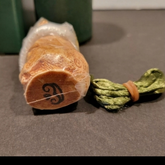 Harmony Kingdom Pendant Trinket Box "Lord Busby" England Bear Necklace - Picture 2 of 2